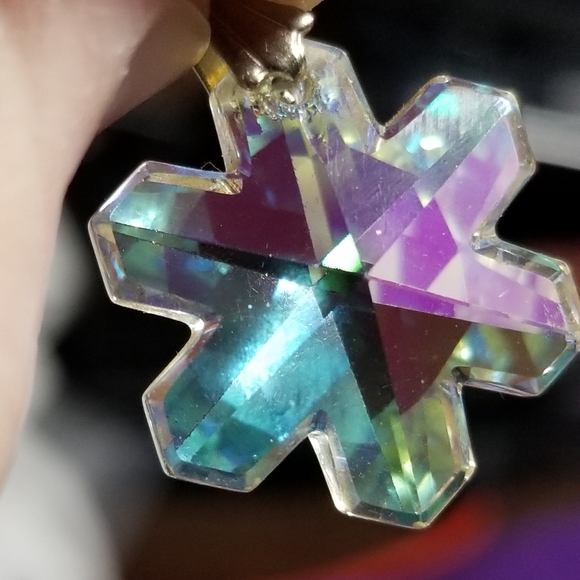Sparkly Snowflake pendant charm rainbow aurora borealis winter iridescent - Picture 17 of 17